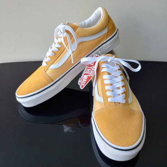 Vans Men\'s Old Skool Low Top Suede / Canvas Sneaker